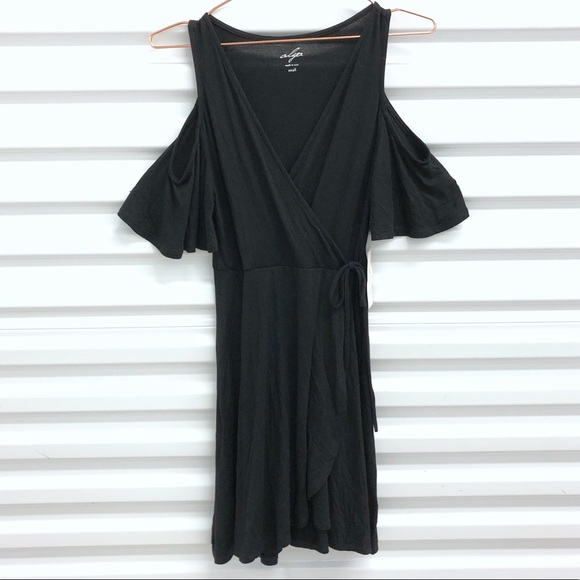 Francesca's Collections Dresses & Skirts - 🌈 NWT Francesca’s Cold Shoulder Tie Black Dress